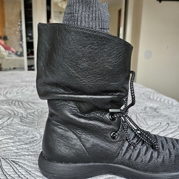 EUC Nike Roshe 2 Hi Flyknit Slouch Leather Boots W Sz 7 All Black Gray - Picture 6 of 16